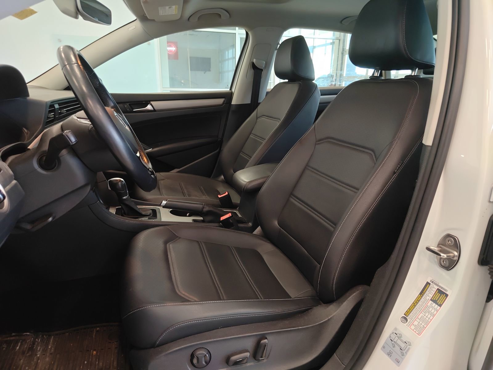 Used 2020 Volkswagen Passat 2.0T SE w/ Sunroof Package image 8