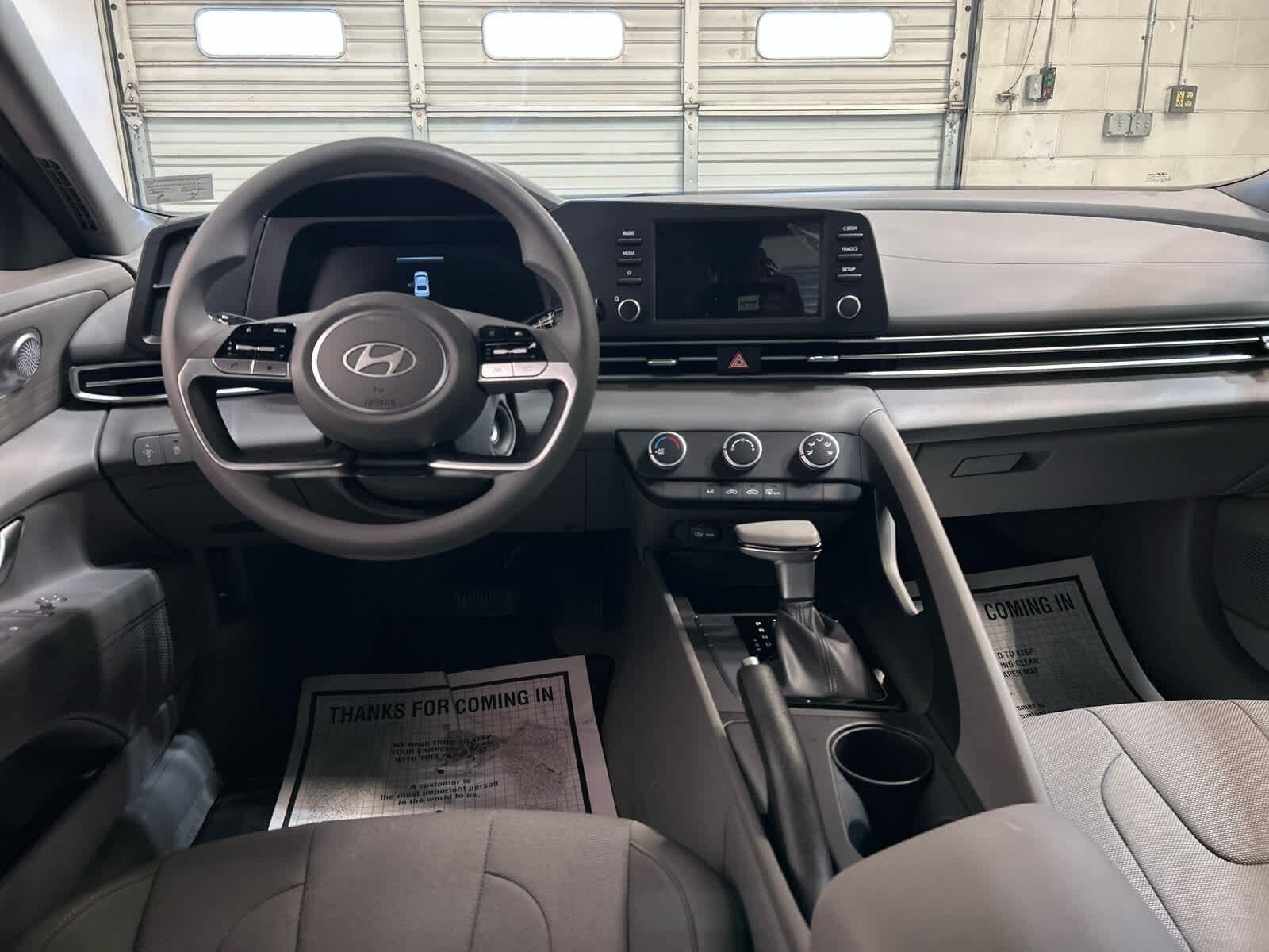 New 2026 Hyundai Elantra SE FWD image 4