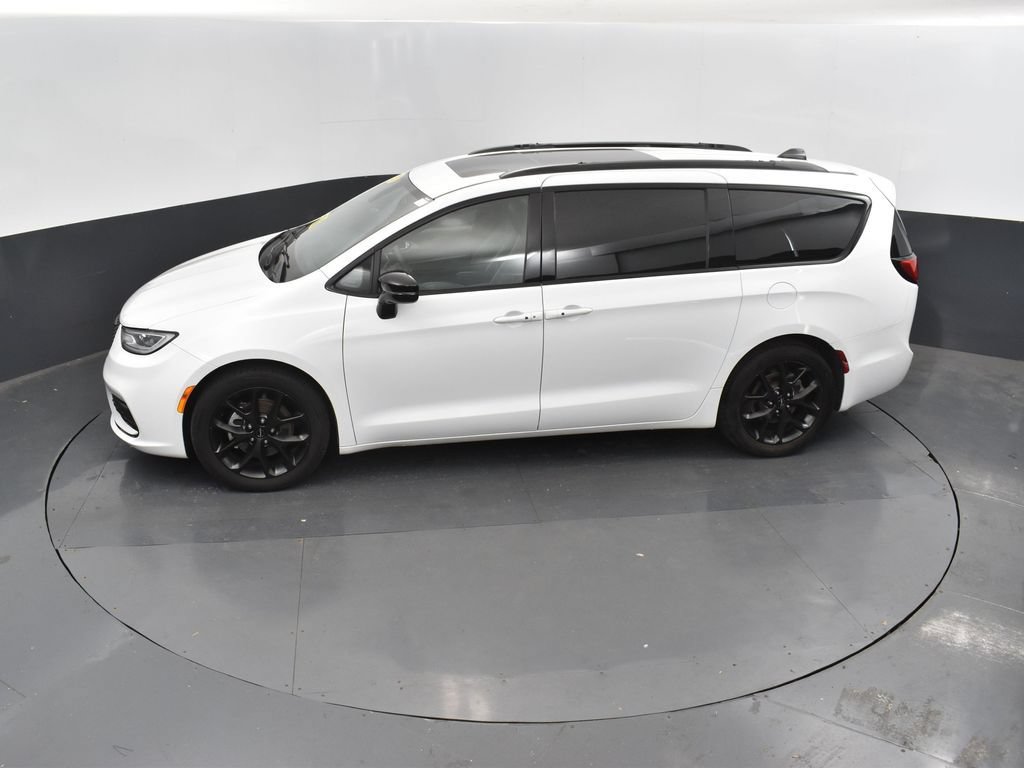 Used 2025 Chrysler Pacifica Limited FWD image 44