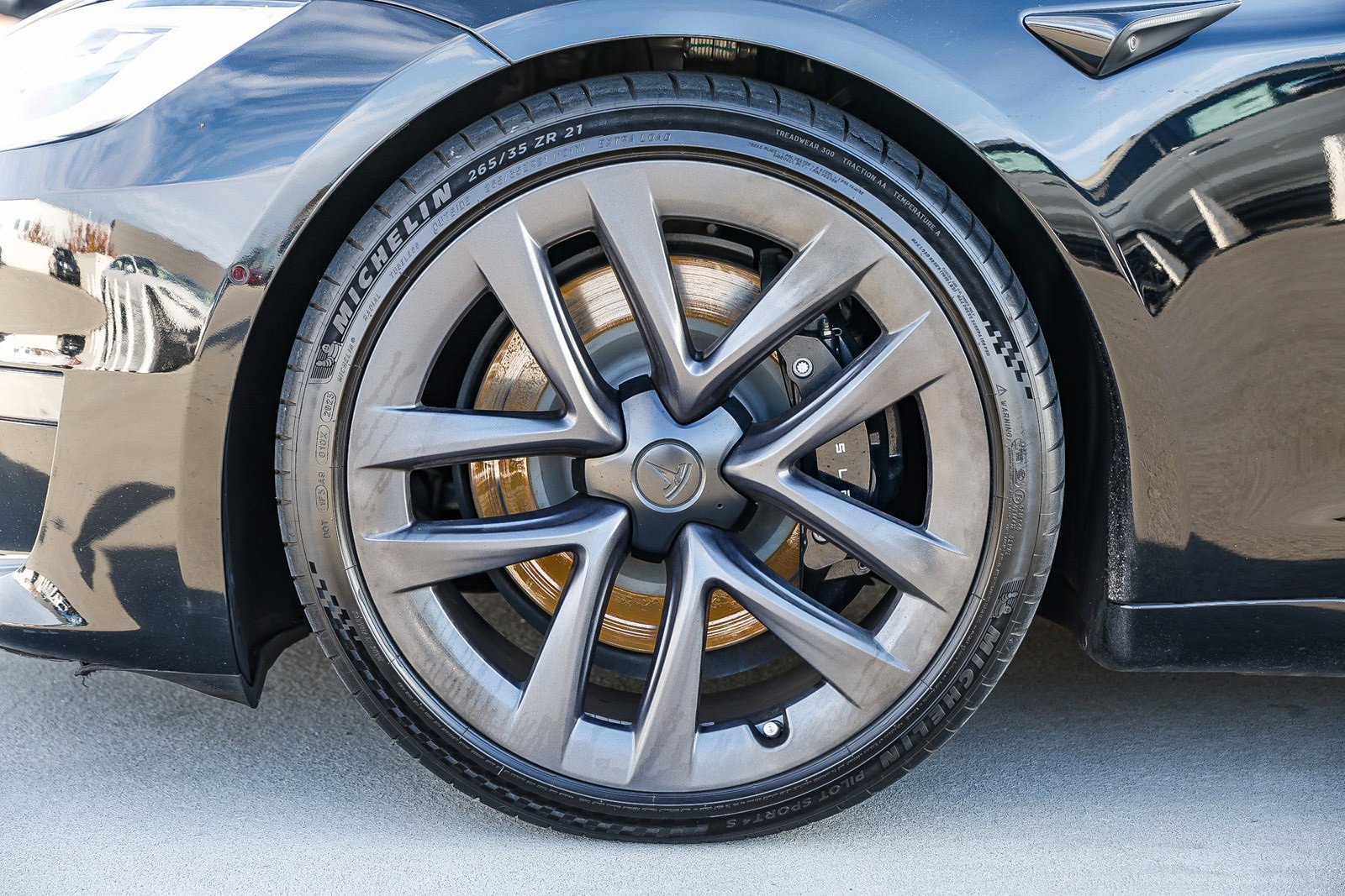 Used 2021 Tesla Model S Plaid image 9