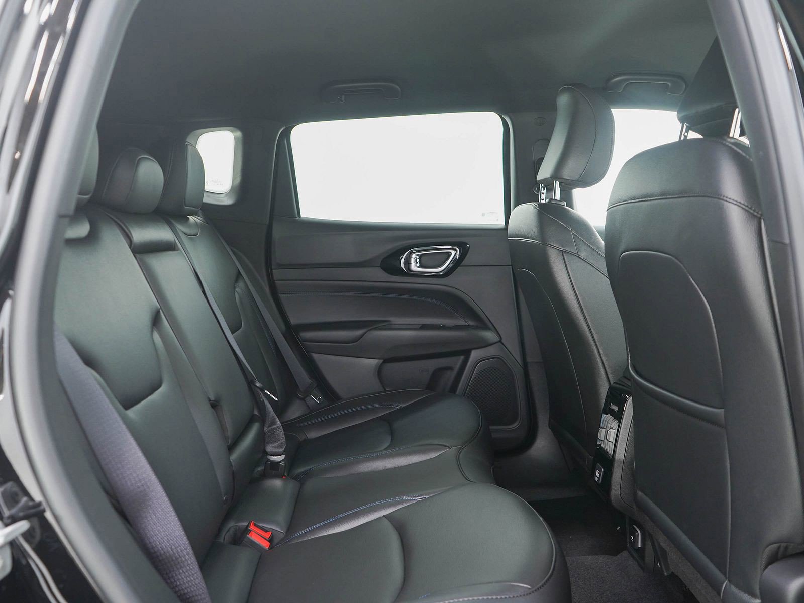 Used 2026 Jeep Compass Limited image 13