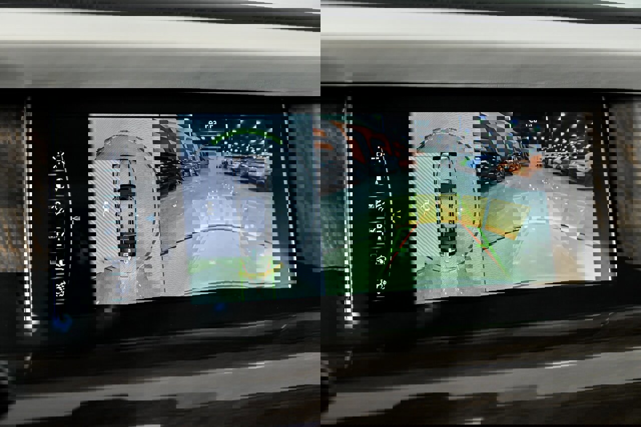 Used 2018 Rolls-Royce Phantom Sedan image 34