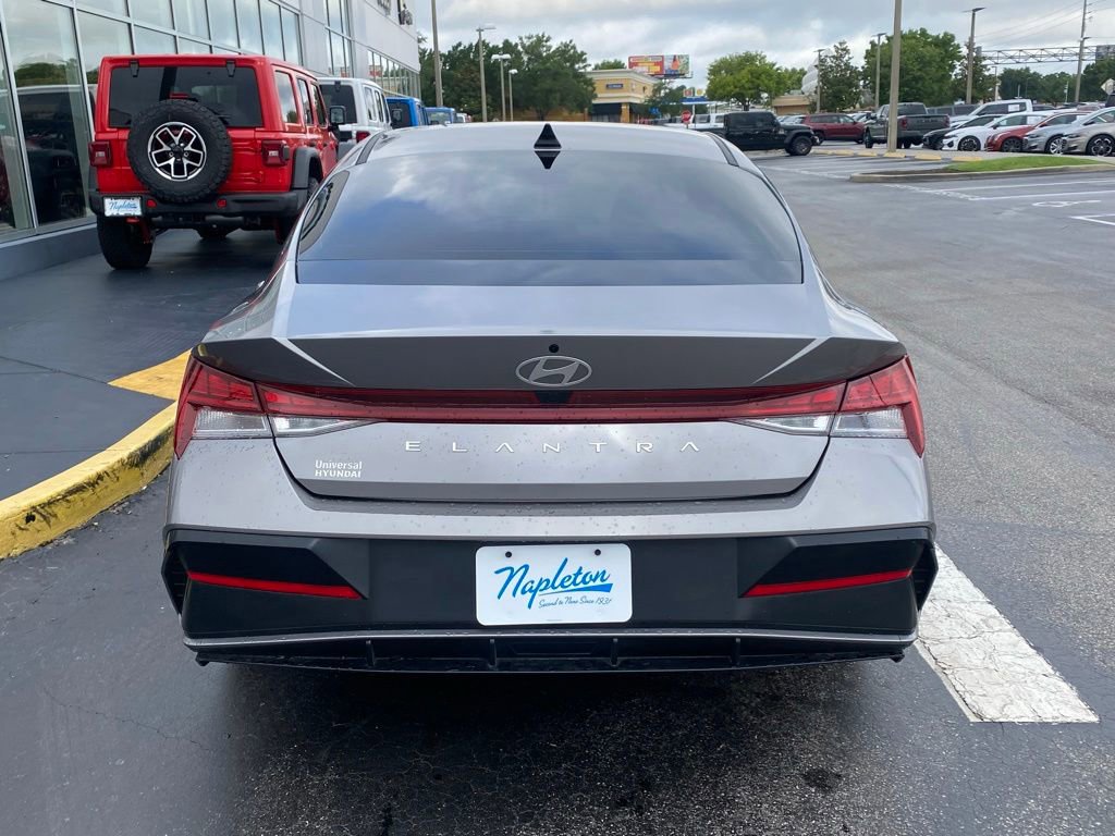 Used 2025 Hyundai Elantra SEL FWD image 8