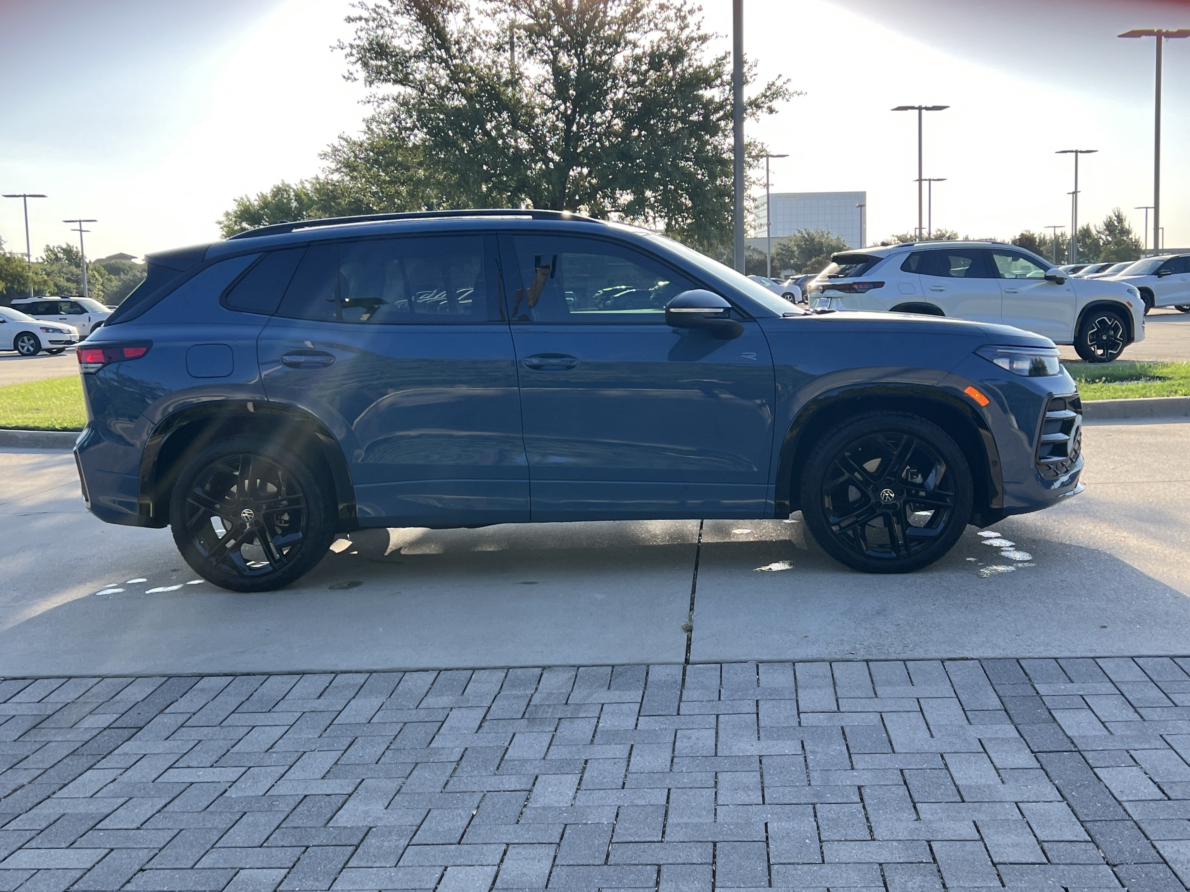 Certified 2026 Volkswagen Tiguan SE R-Line FWD image 10