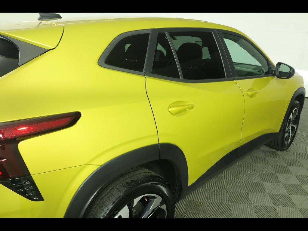 Used 2024 Chevrolet Trax RS FWD image 15