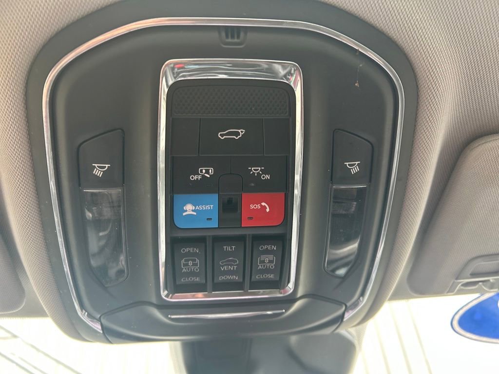 Used 2023 Jeep Grand Cherokee 4WD 4xe image 39