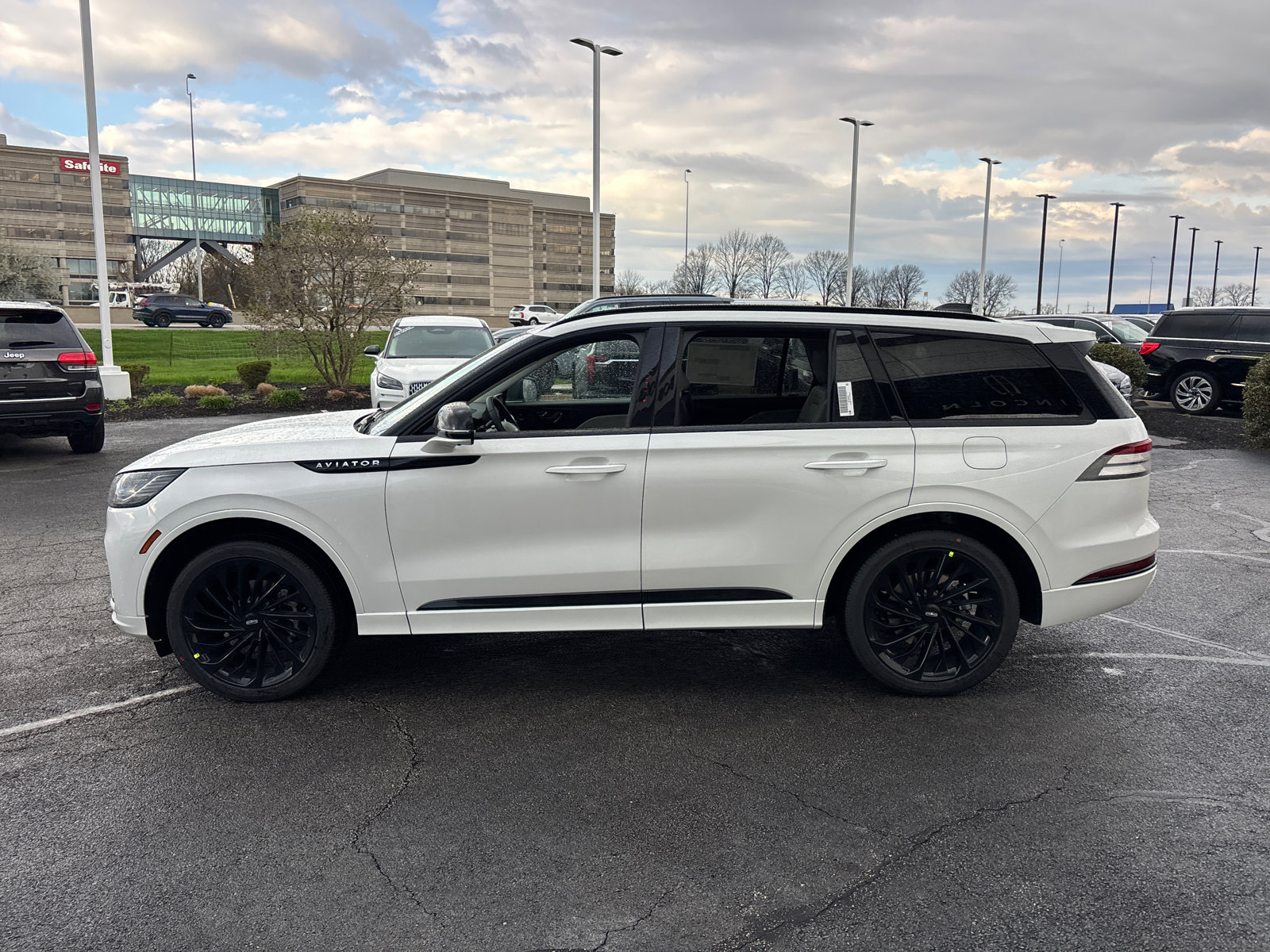 New 2026 Lincoln Aviator Reserve AWD/4WD image 4