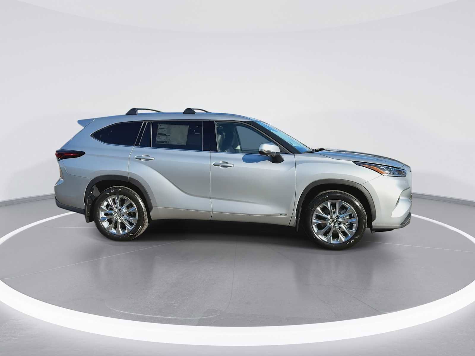 New 2025 Toyota Highlander Limited image 9