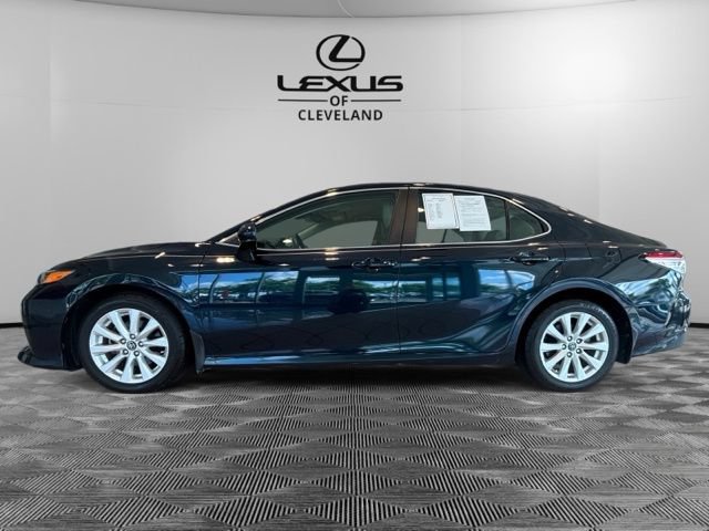 Used 2018 Toyota Camry LE FWD image 3