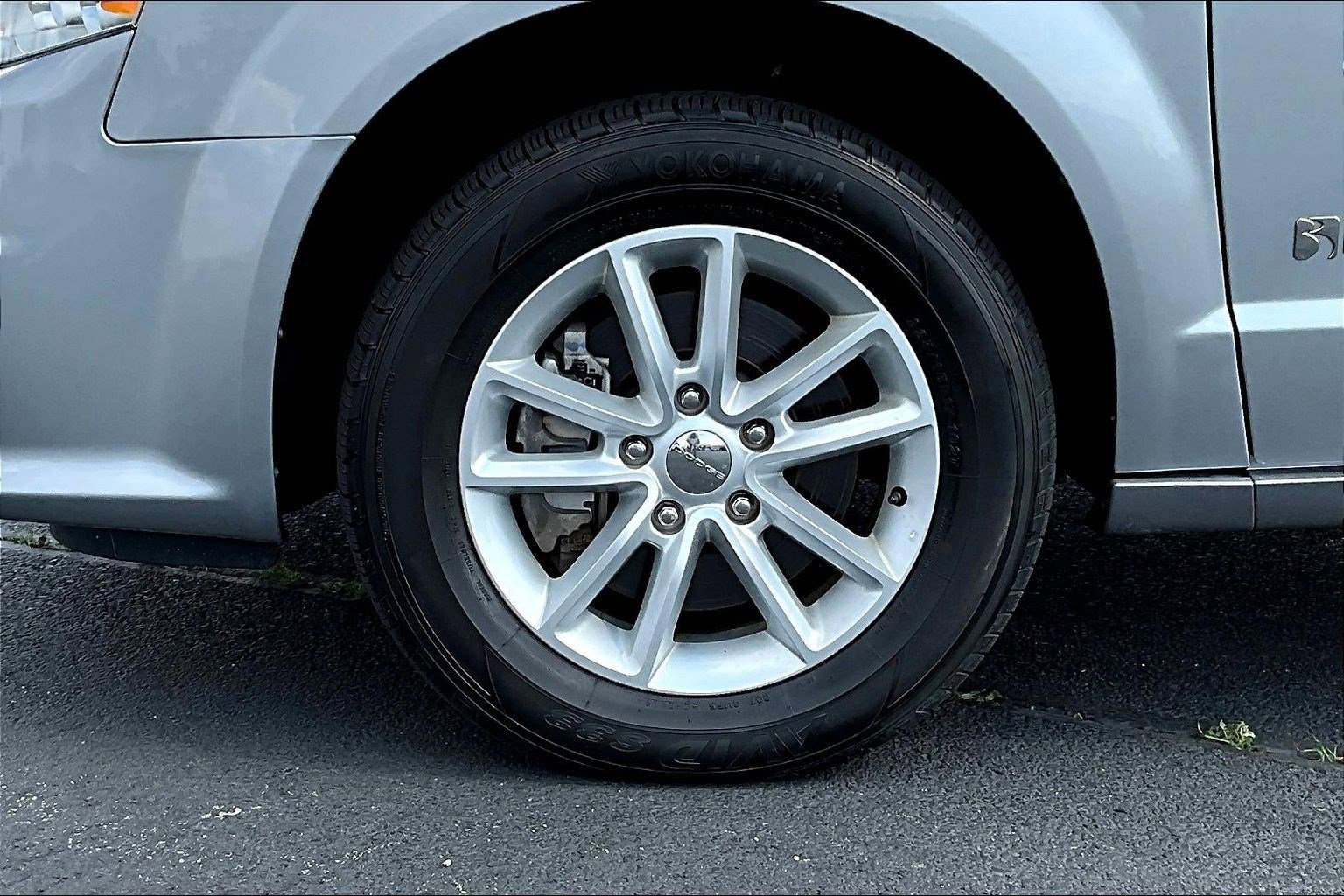 Used 2020 Dodge Grand Caravan SXT FWD image 34