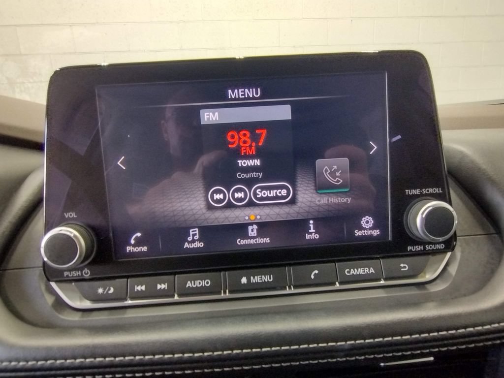 Used 2023 Nissan Rogue S AWD/4WD image 26