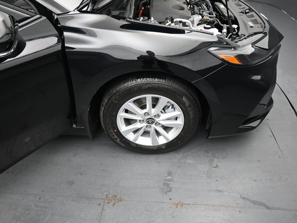 Used 2025 Toyota Camry LE image 16