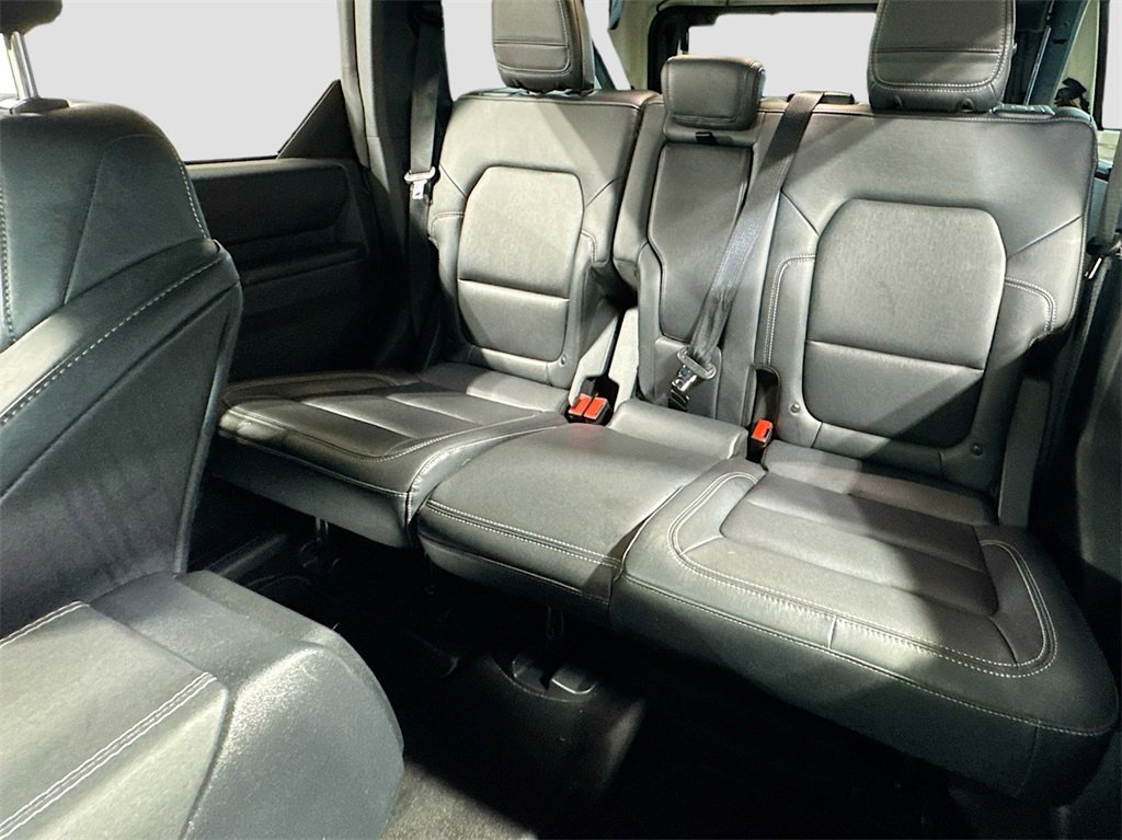 Used 2025 Ford Bronco Badlands image 14