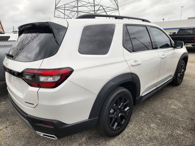 Used 2025 Honda Pilot Touring image 6