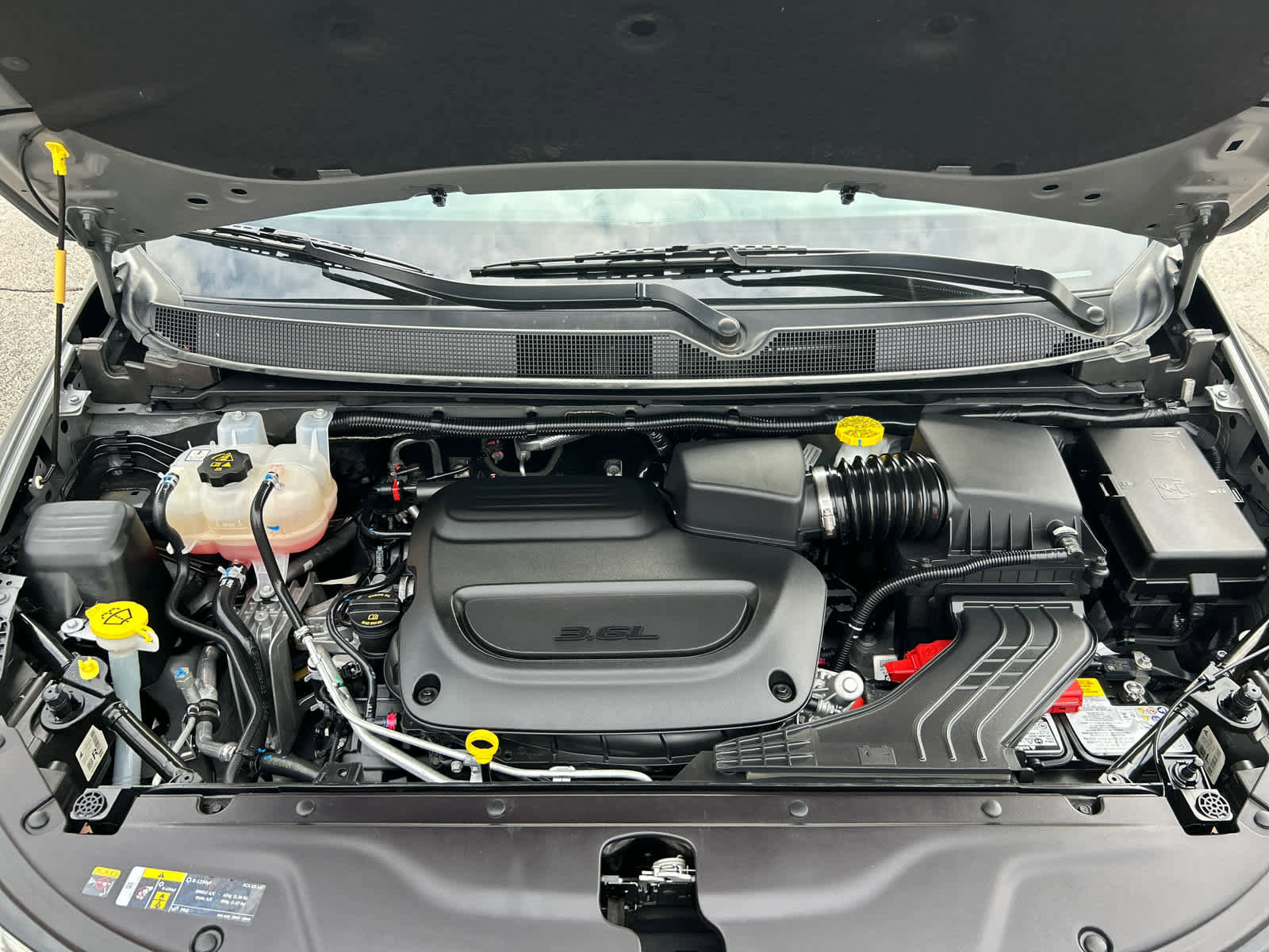 Used 2025 Chrysler Pacifica Select FWD image 36