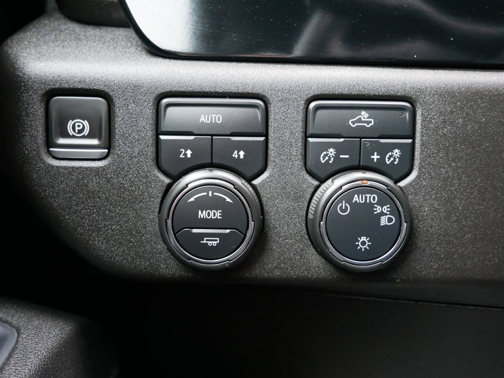 Used 2025 Chevrolet Silverado 1500 LT w/ Work Truck Package AWD/4WD image 27