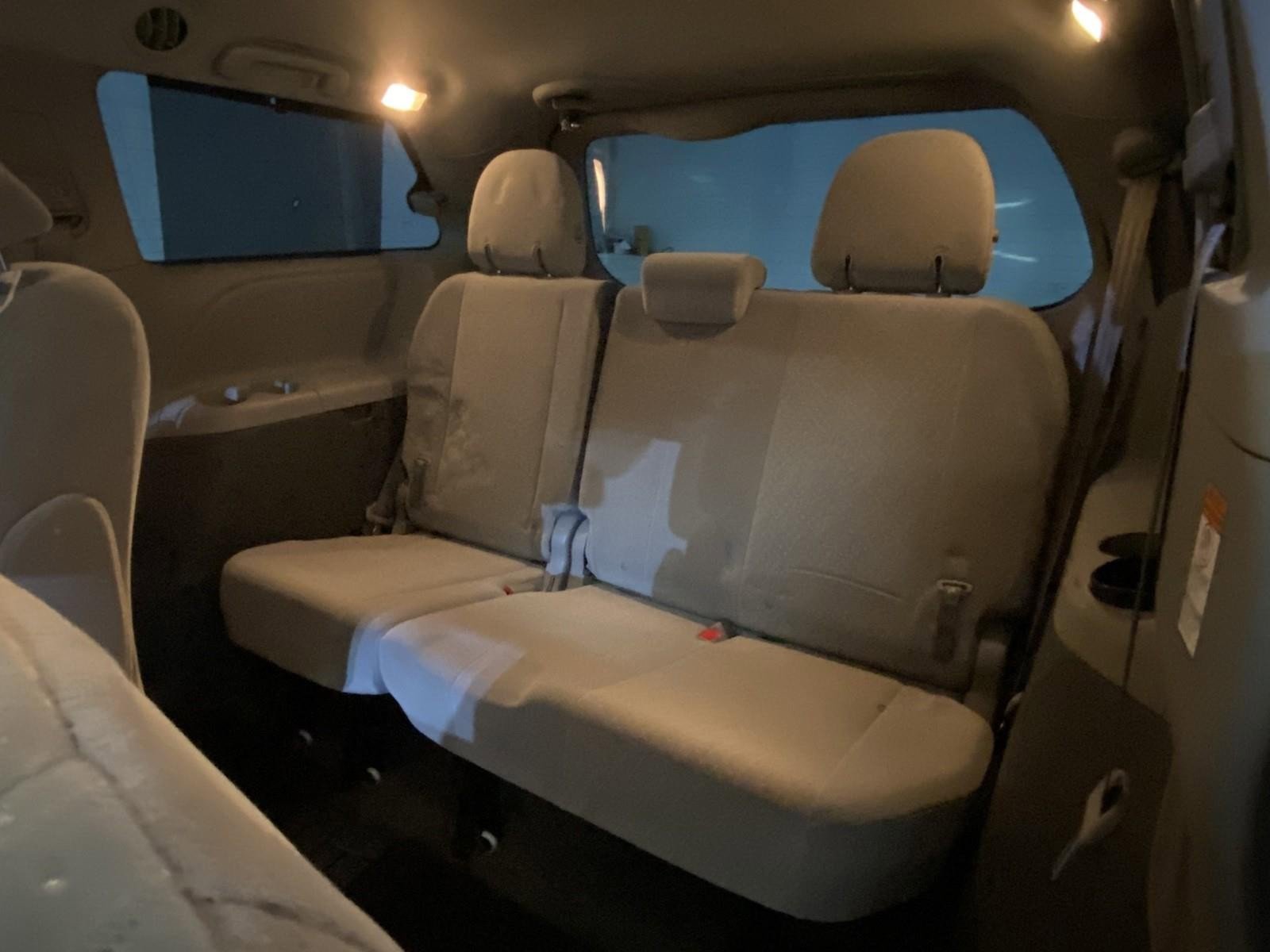 Used 2018 Toyota Sienna LE w/ Carpet Mat Package image 19