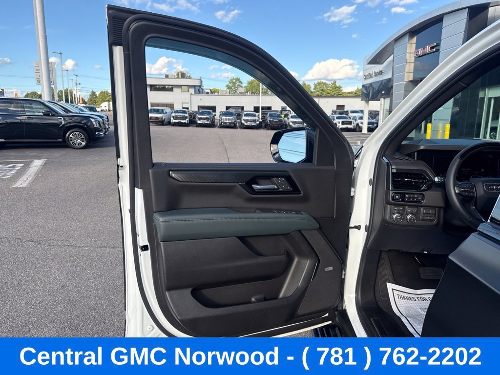 Used 2026 GMC Yukon AT4 AWD/4WD image 12