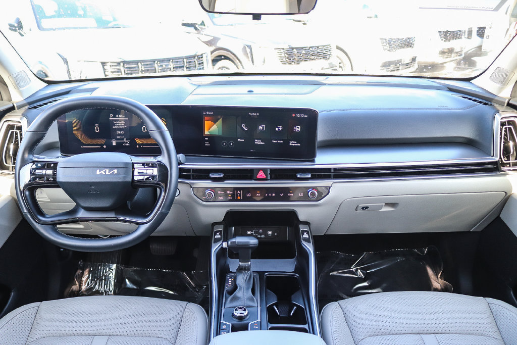 Certified 2026 Kia Sorento S FWD image 12