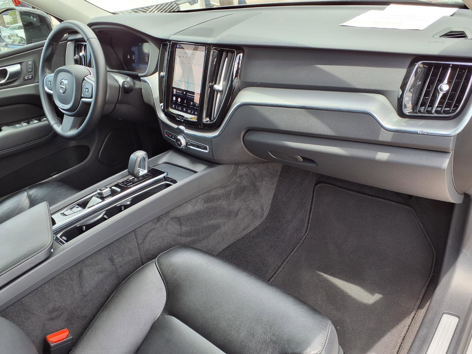 Certified 2025 Volvo XC60 B5 Core AWD/4WD image 10