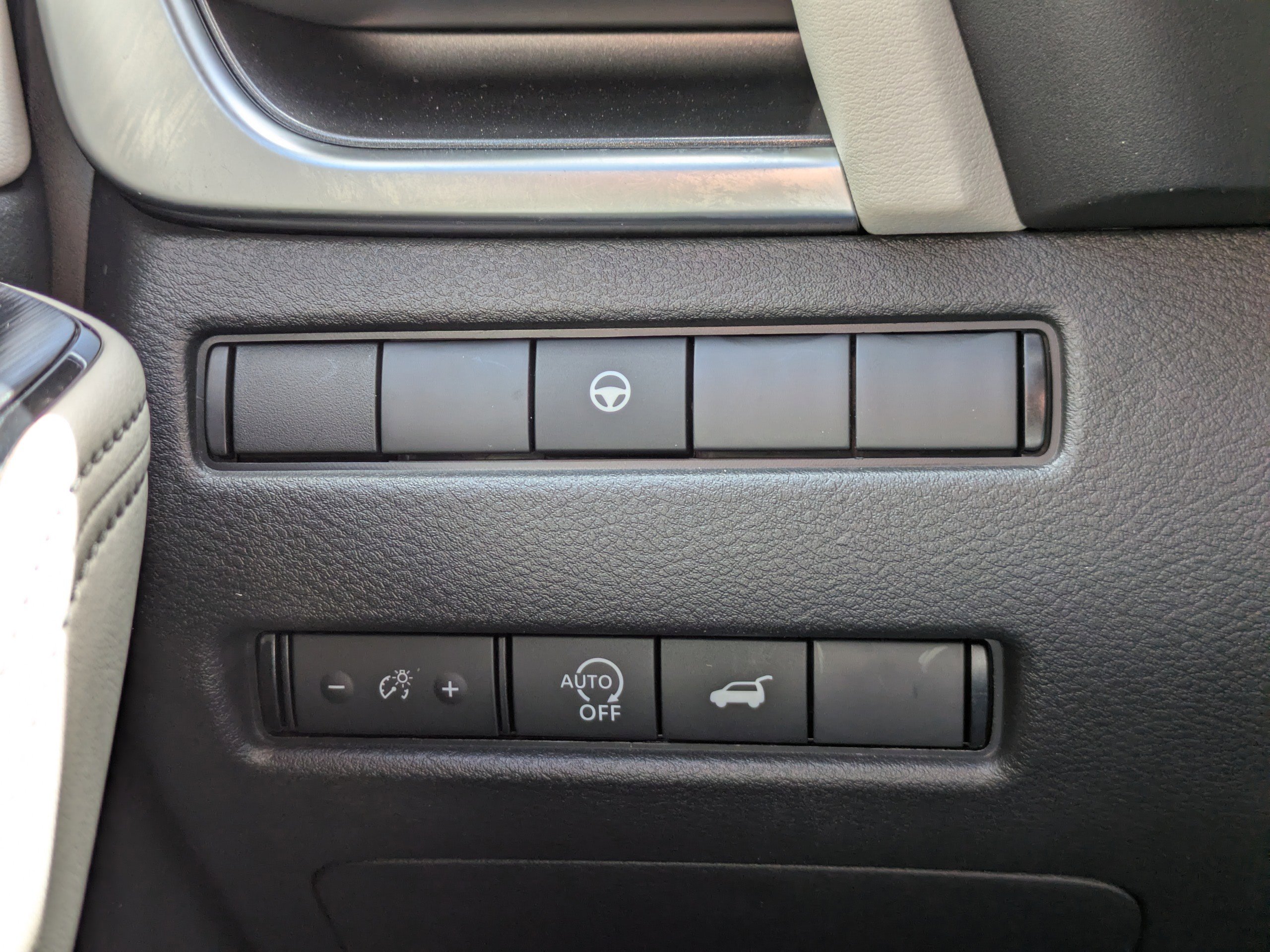 Certified 2025 Nissan Rogue SV image 26