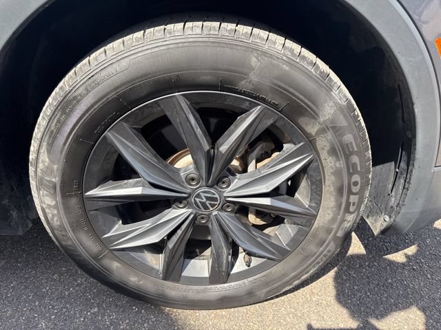 Used 2024 Volkswagen Tiguan SE AWD/4WD image 13