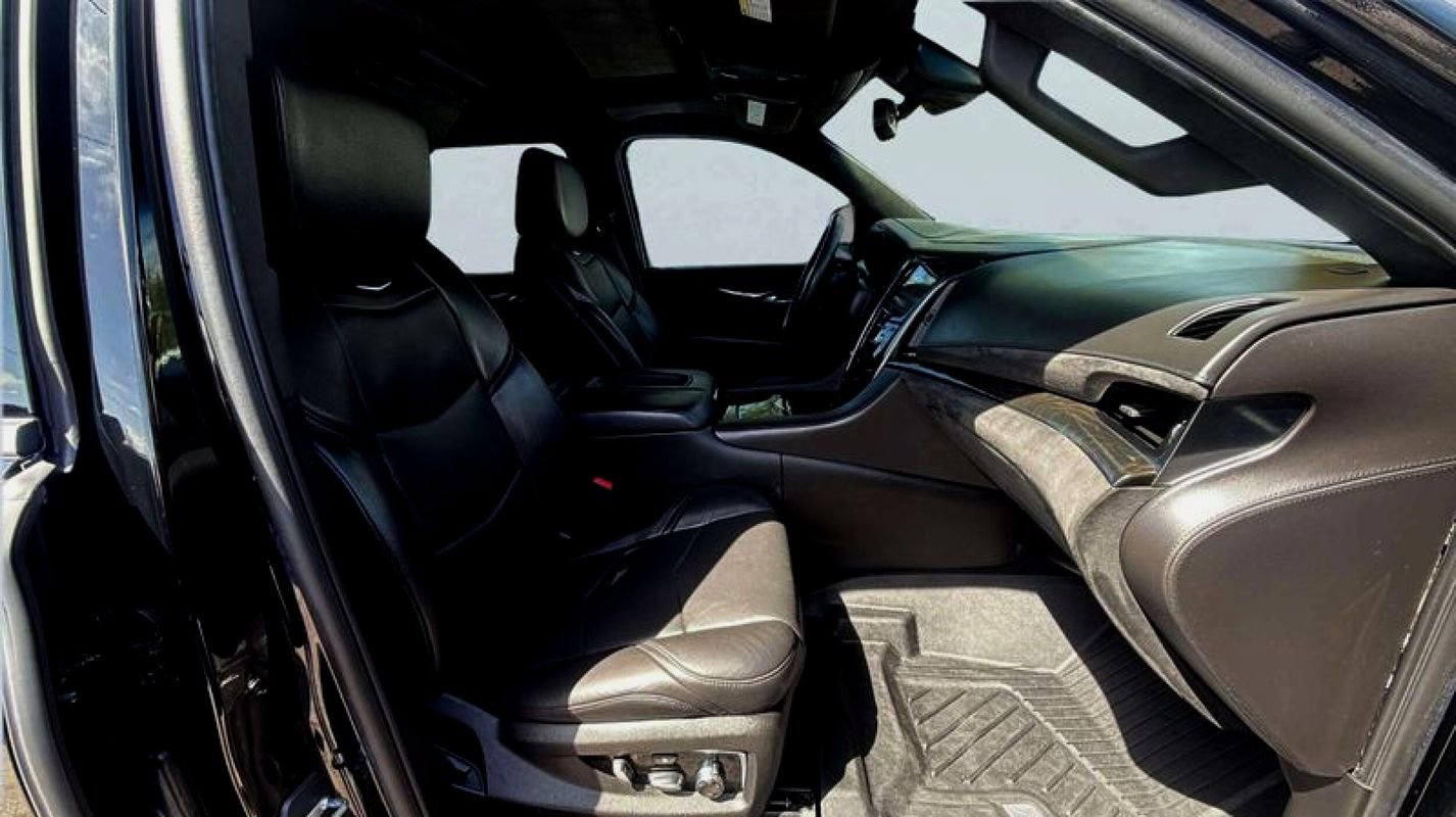 Used 2018 Cadillac Escalade ESV Platinum image 16