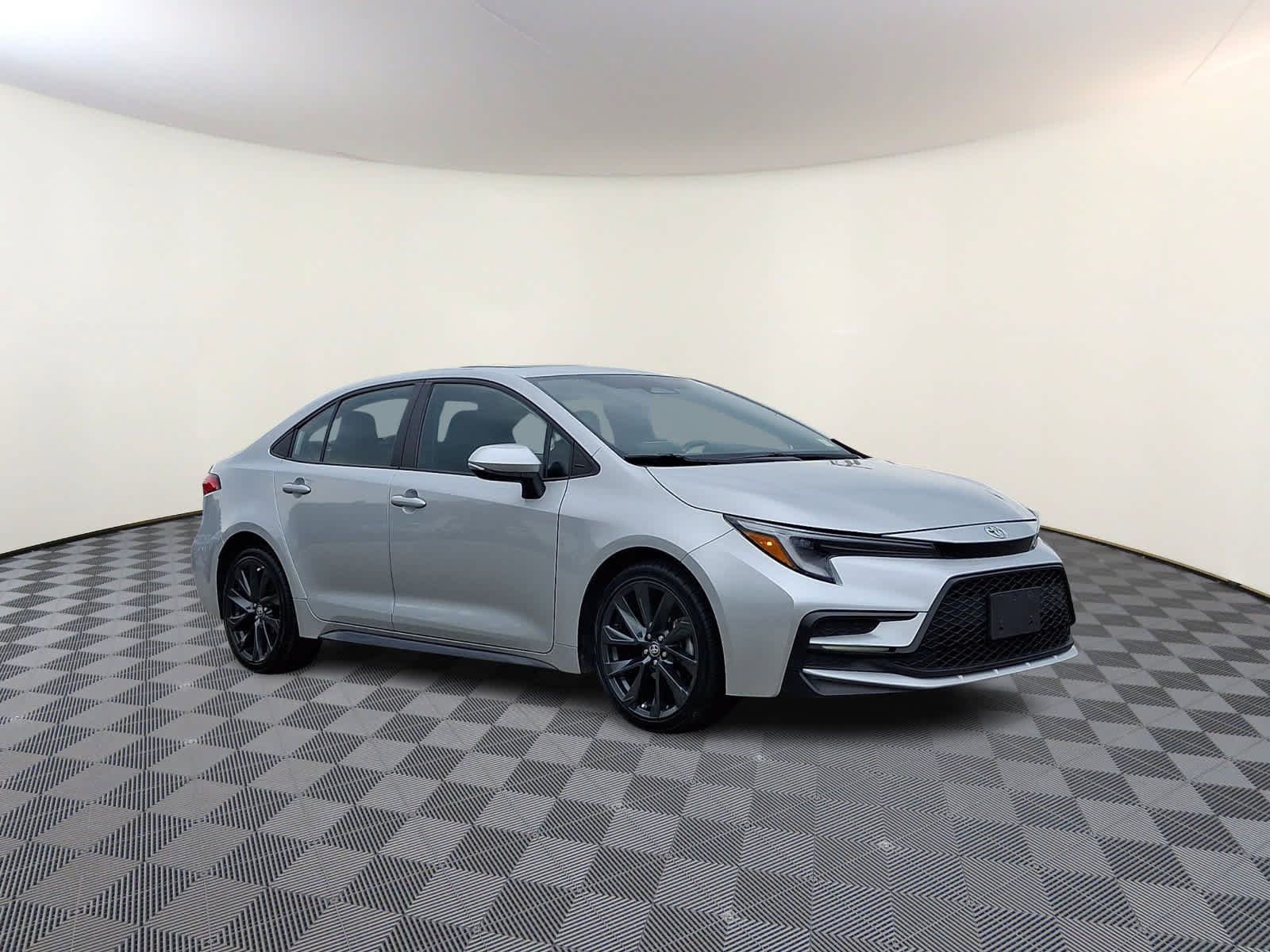 Used 2024 Toyota Corolla SE w/ SE Premium Package FWD image 4