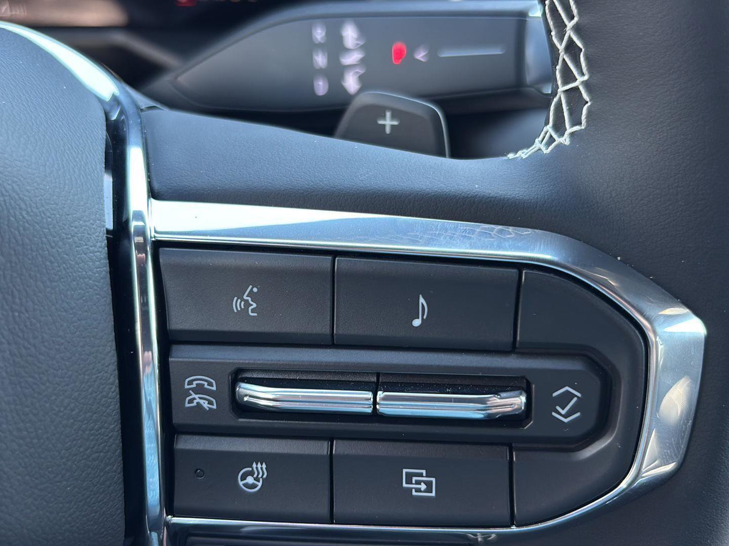 New 2025 GMC Acadia Denali w/ Super Cruise Package image 32