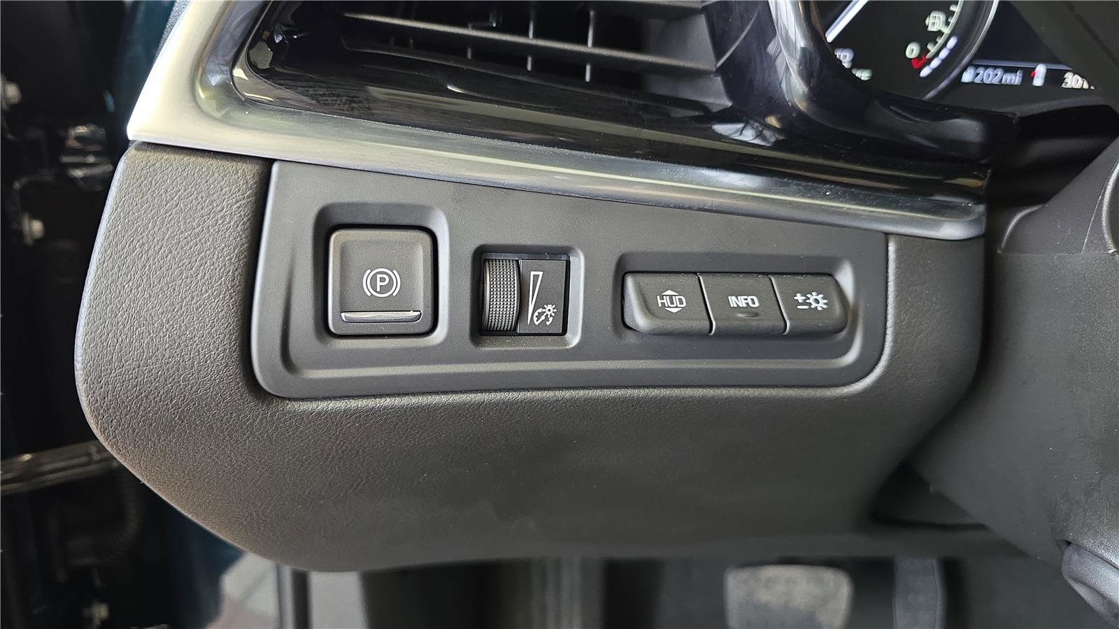 Used 2025 Cadillac XT6 Premium Luxury w/ Technology Package image 28