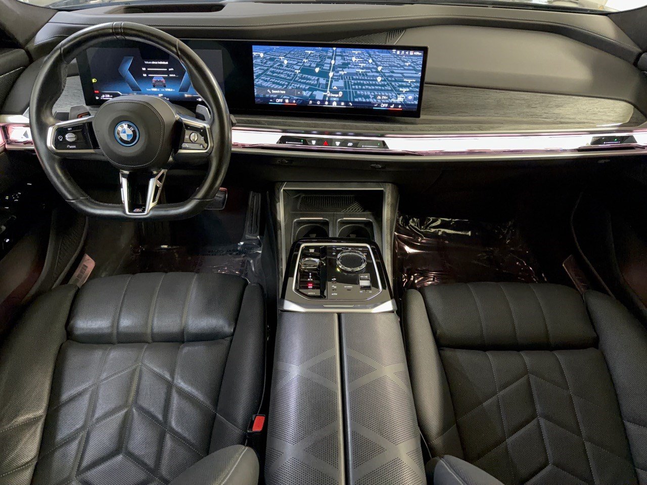 Certified 2025 BMW 750e xDrive AWD/4WD image 17