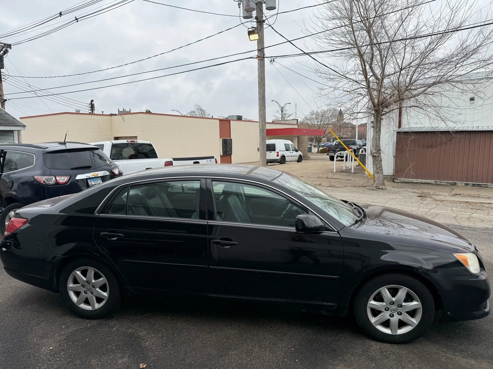 Used 2009 Toyota Avalon XLS image 2