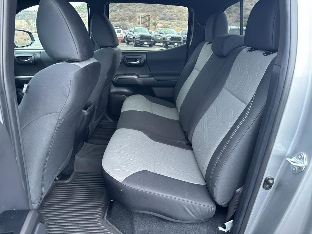 Used 2022 Toyota Tacoma TRD Off-Road image 11