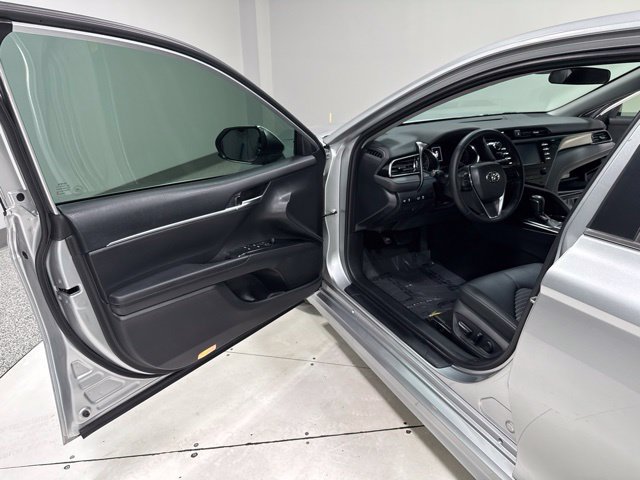 Used 2019 Toyota Camry SE FWD image 8