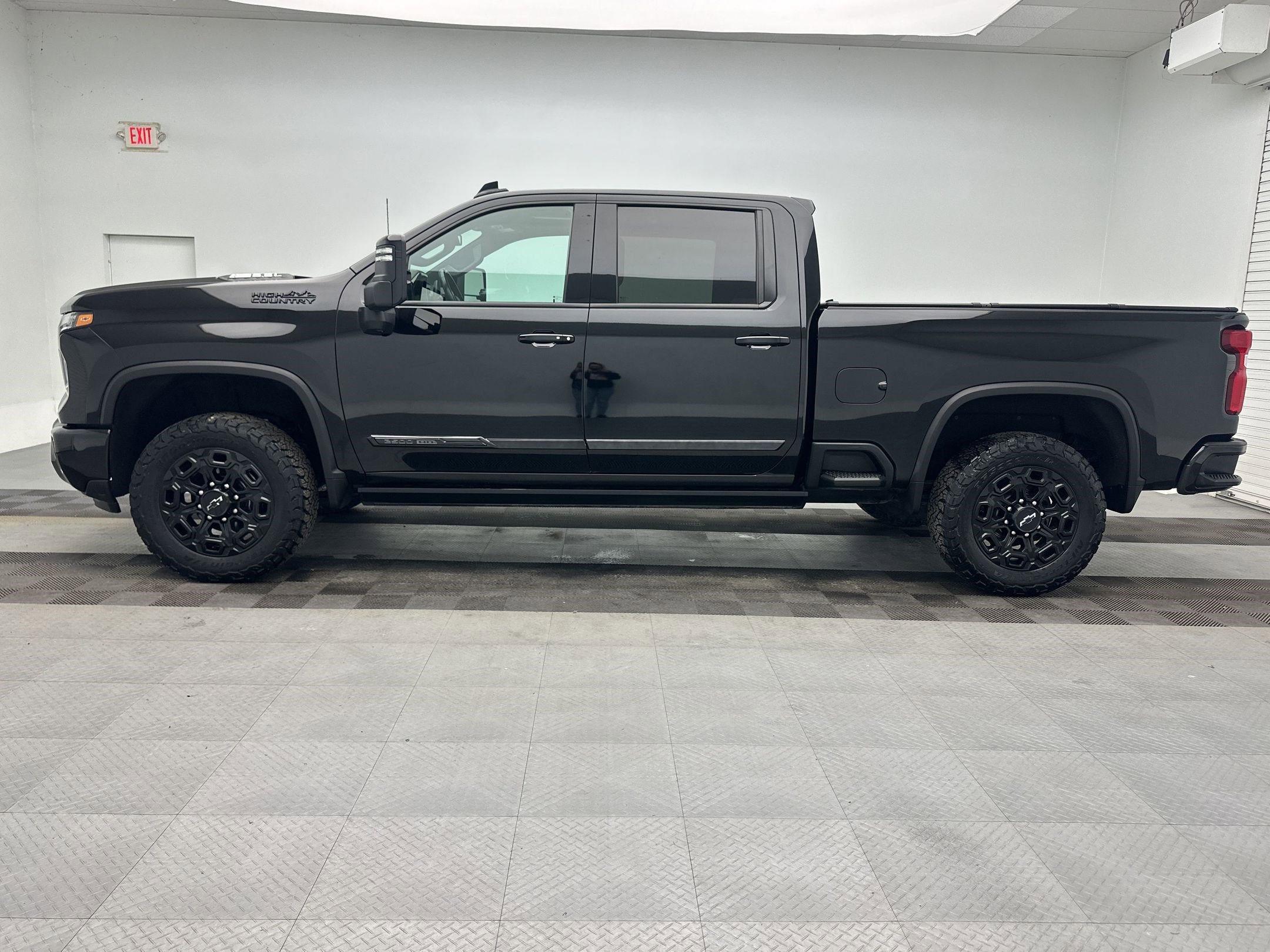 Certified 2024 Chevrolet Silverado 2500 High Country w/ Midnight Edition image 2