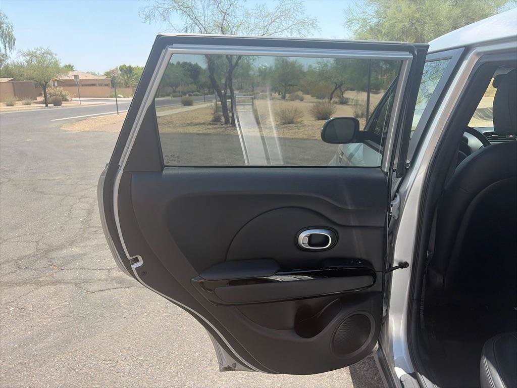 Used 2015 Kia Soul ! w/ Sun & Sound Package FWD image 18