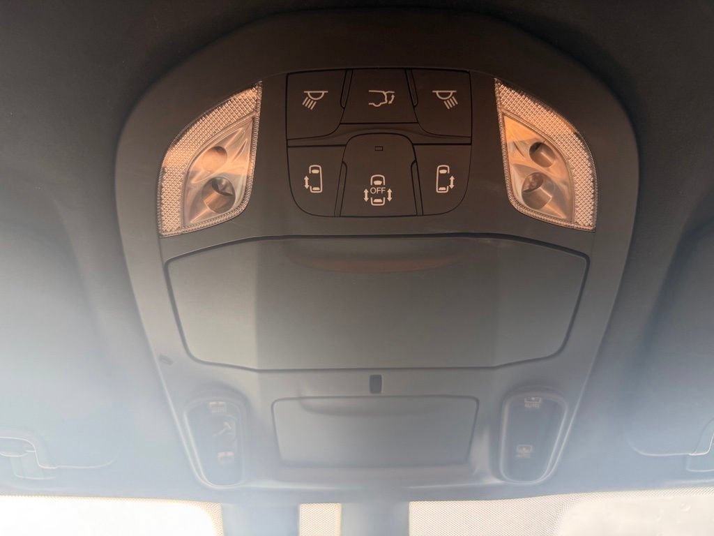 Used 2021 Chrysler Pacifica Pinnacle AWD/4WD image 31