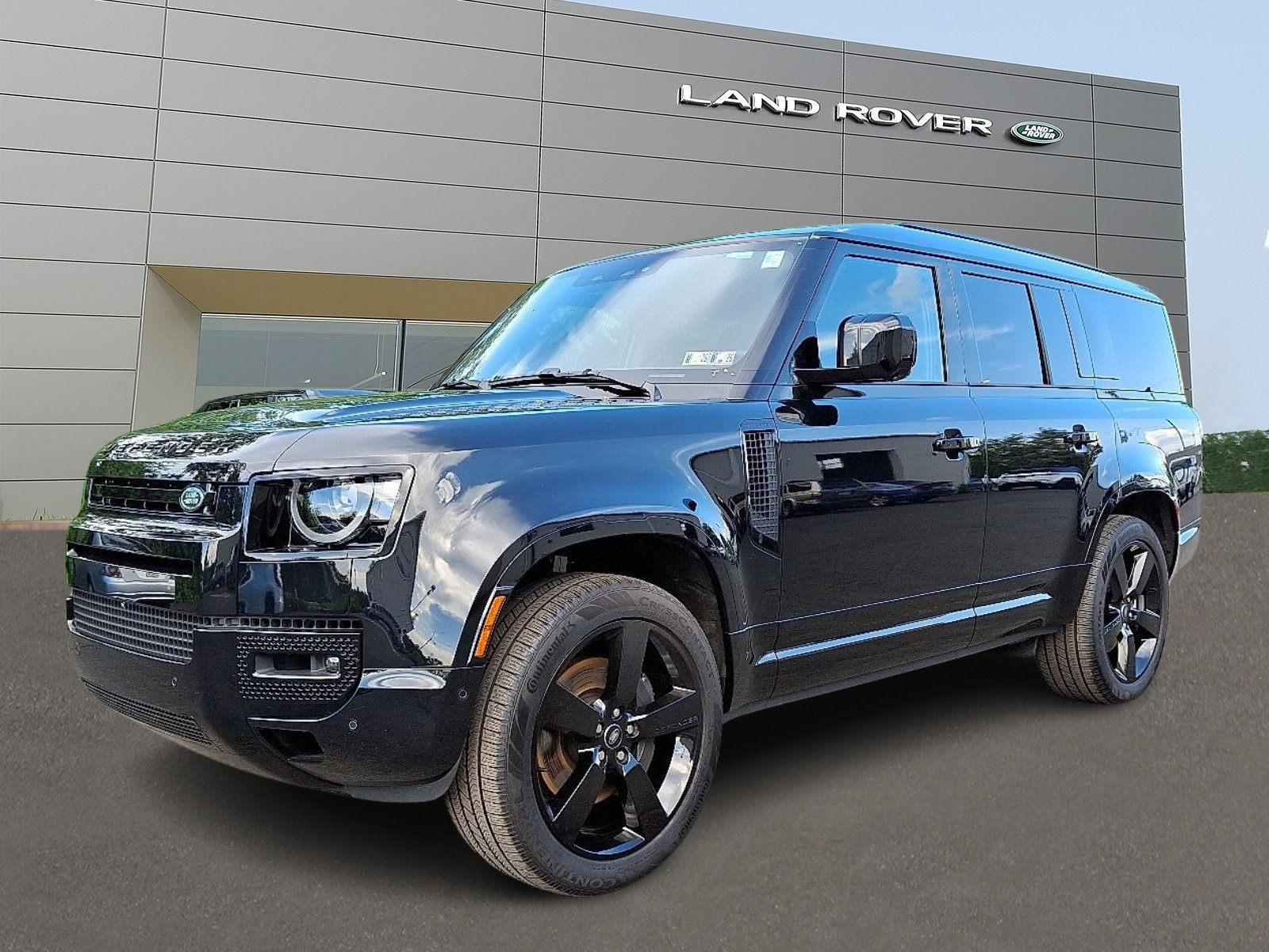 Certified 2025 Land Rover Defender 130 X-Dynamic SE AWD/4WD image 1