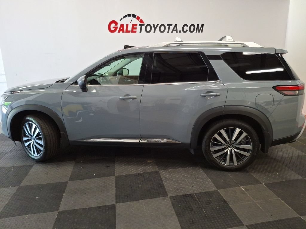 Used 2022 Nissan Pathfinder Platinum w/ Cargo Package AWD/4WD image 9