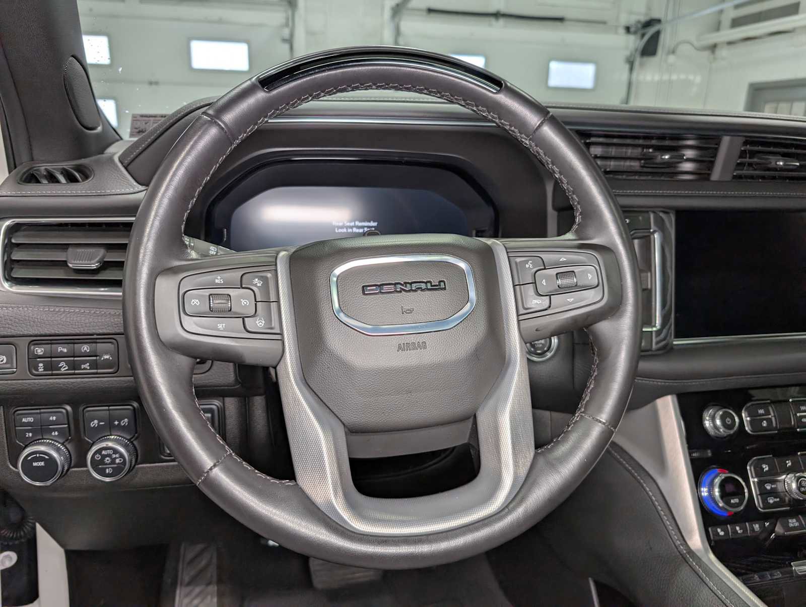 Used 2024 GMC Yukon Denali w/ Advanced Technology Package image 42