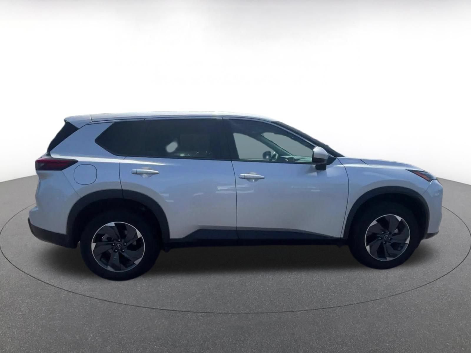 Used 2025 Nissan Rogue SV FWD image 16