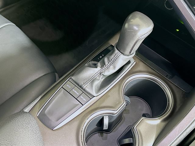 Used 2024 Toyota Camry SE w/ Cold Weather Package FWD image 17