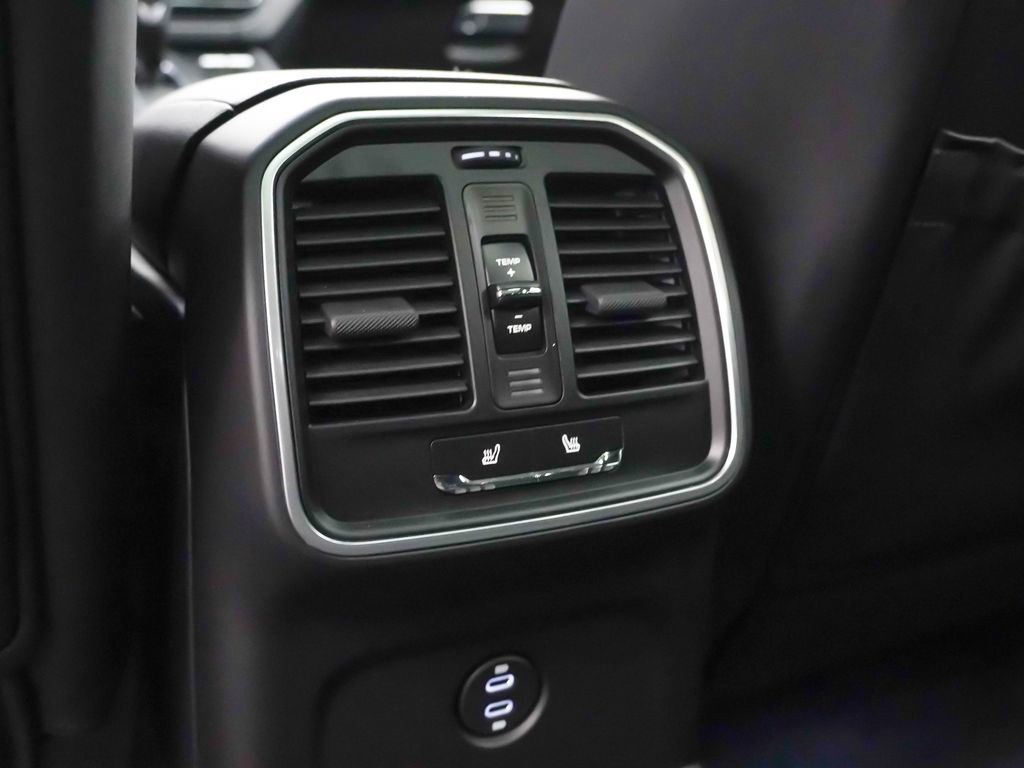 Certified 2026 Porsche Macan AWD/4WD image 20