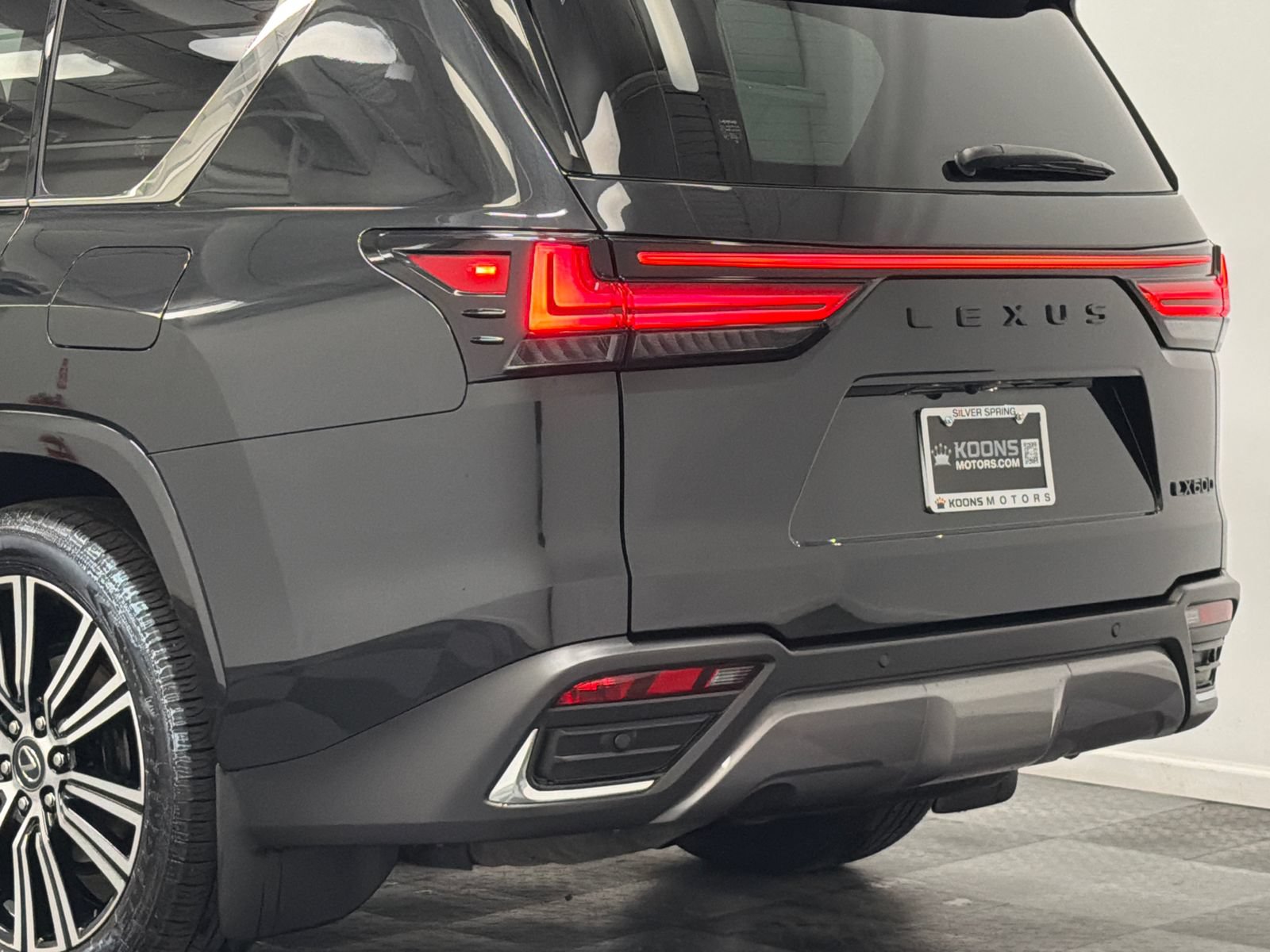Used 2025 Lexus LX 600 4WD w/ Accessory Package (2T) image 7