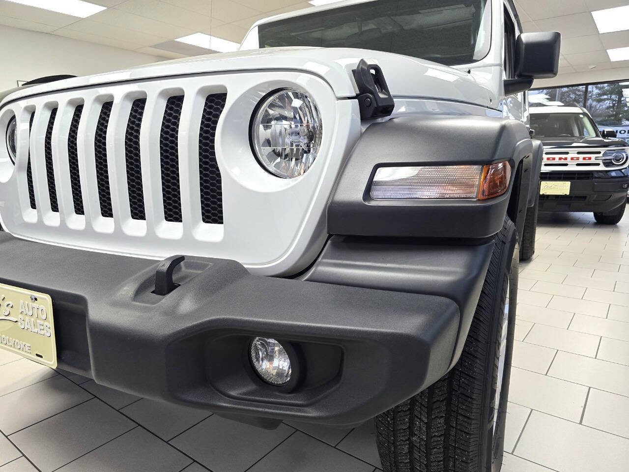 Used 2022 Jeep Wrangler Unlimited Sport image 9