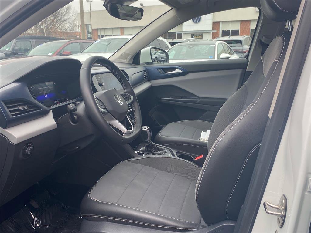 Used 2023 Volkswagen Taos SE w/ Panoramic Sunroof Package image 13