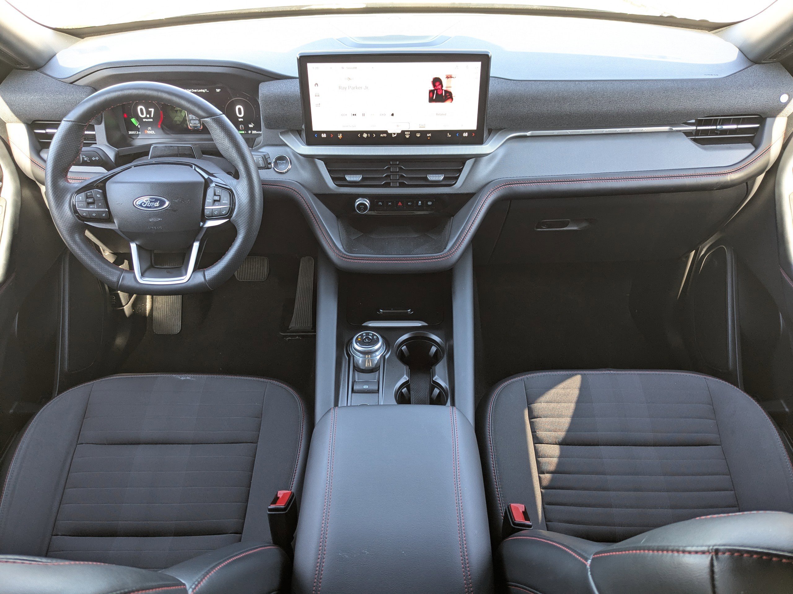 Used 2025 Ford Explorer ST-Line w/ ST-Line Street Pack image 19