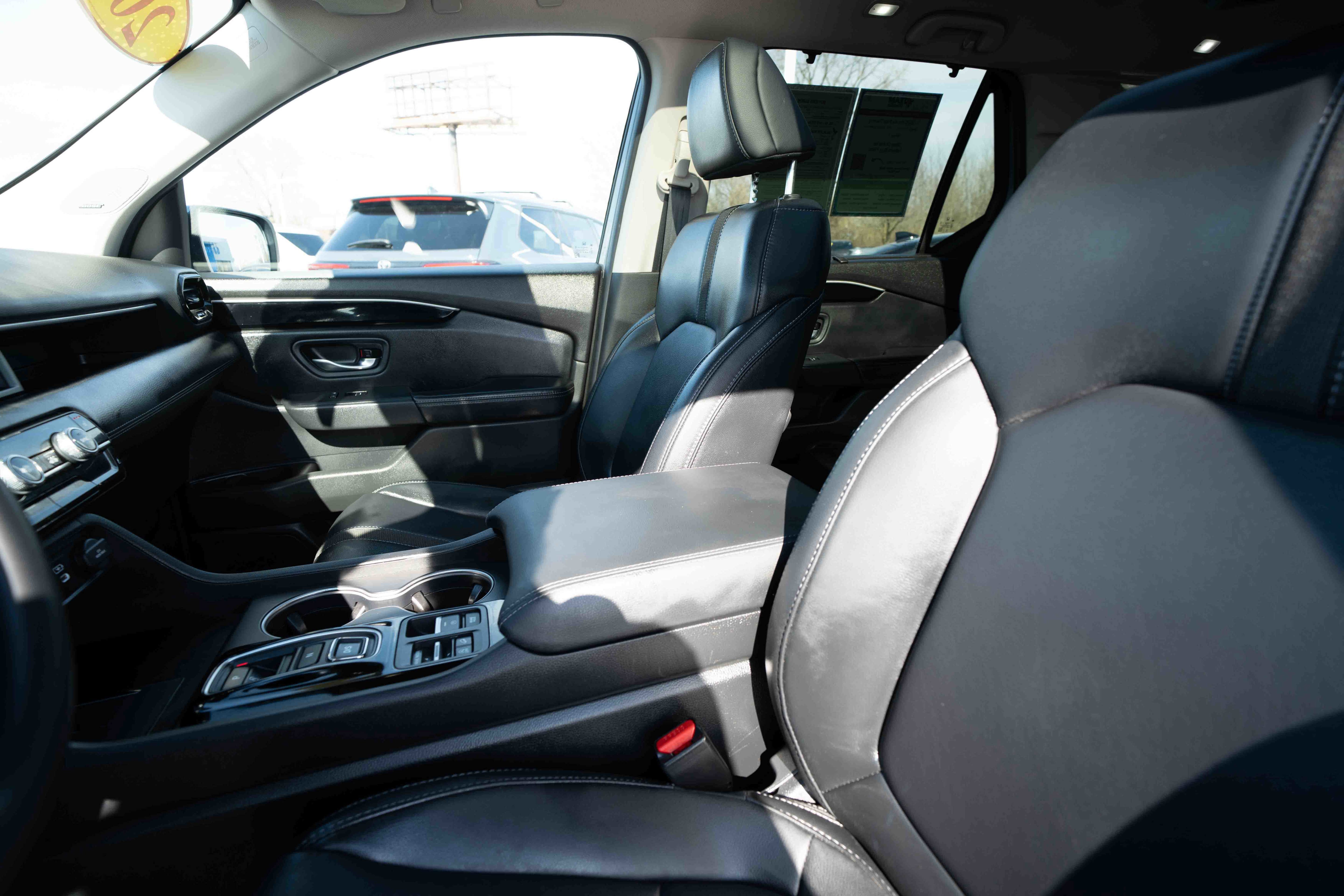 Used 2025 Honda Pilot Touring image 10