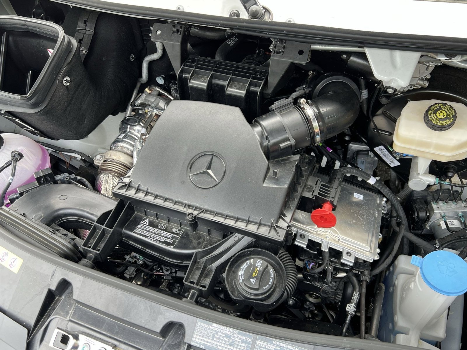 Used 2024 Mercedes-Benz Sprinter 2500 image 28