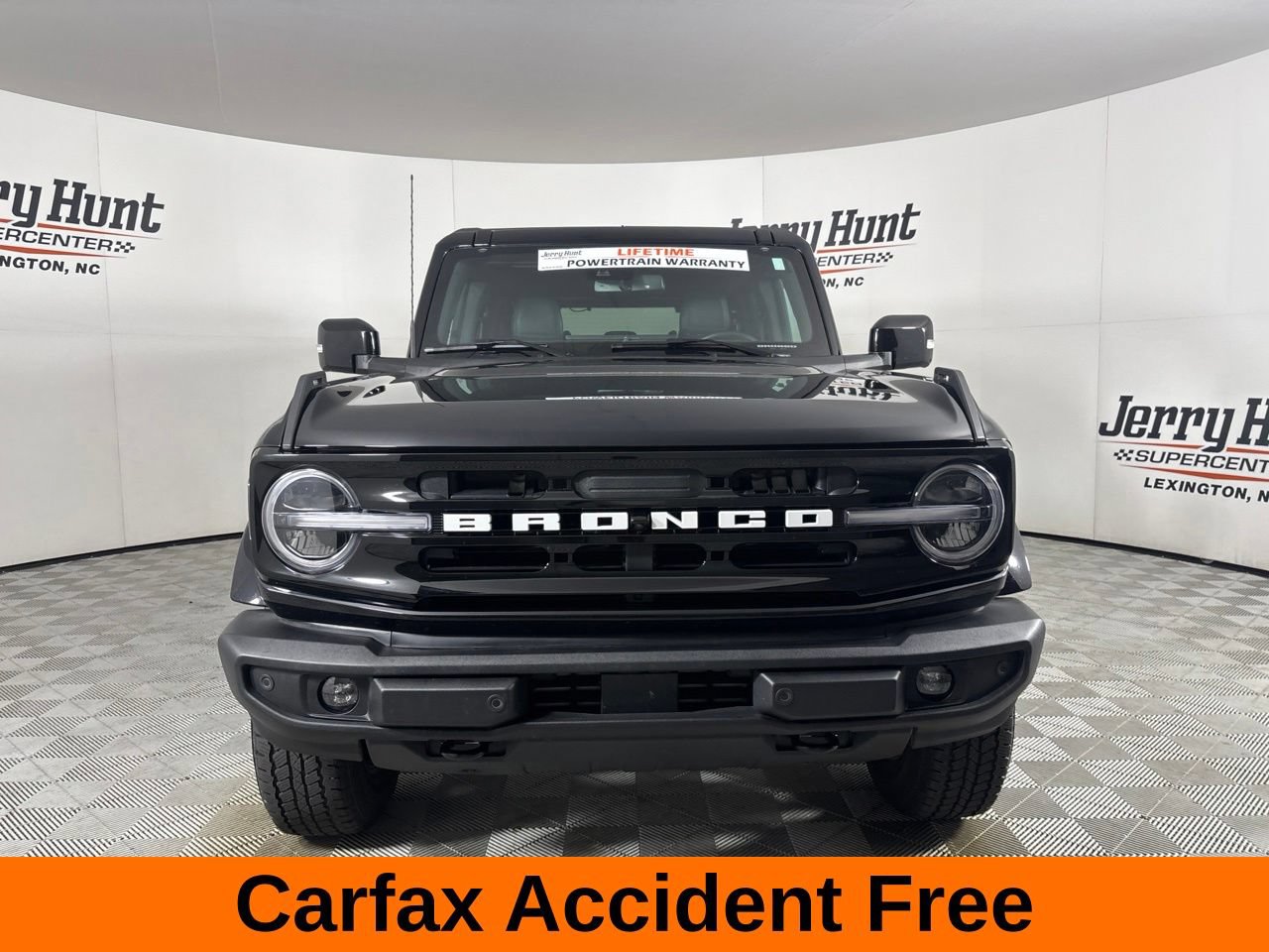 Used 2024 Ford Bronco Outer Banks AWD/4WD image 3